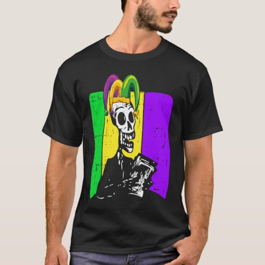 Jester Skeleton Reading Book Mardi Gras Reader Boo Tシャツ (正面)