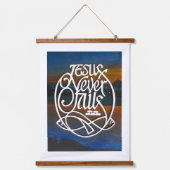 JESUSが木のトッパーを倒すことはない 吊り下げ型タペストリー (正面)