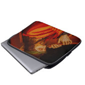 Jesus carrying the cross laptop case ラップトップスリーブ (正面下部)