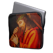 Jesus carrying the cross laptop case ラップトップスリーブ (正面左)