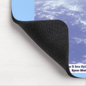 Jetpackの宇宙飛行士のMcCandlessの自由な飛行 マウスパッド (コーナー)