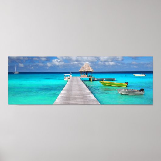 Jetty with boats in a tropical lagoon ポスター (正面)