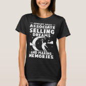 Jewelry Sales Associate Selling Dreams Making Memo Tシャツ (正面)