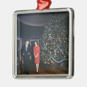 JFKおよびジャクリーンケネディのクリスマスのオーナメント メタルオーナメント (左)