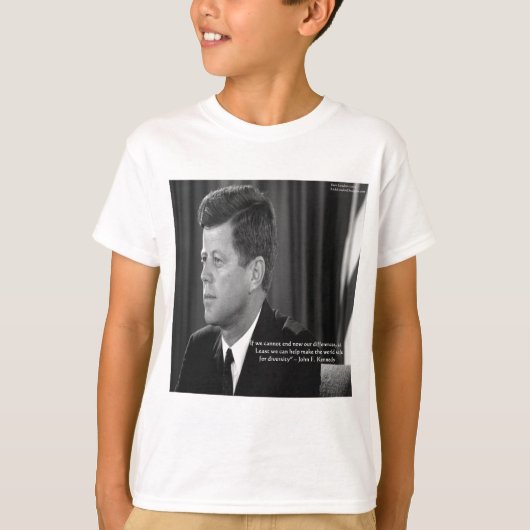 JFKの違い/多様性の名言 Tシャツ (正面)