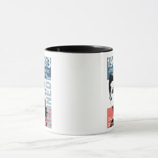 JFKケネディの暗殺記念日1963年- 2013年 マグカップ (中央)