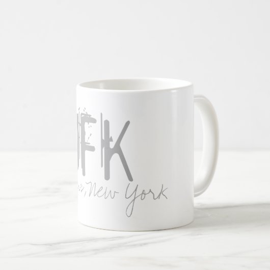 JFKニューヨークエアポートタイポグラフィ コーヒーマグカップ (正面右)