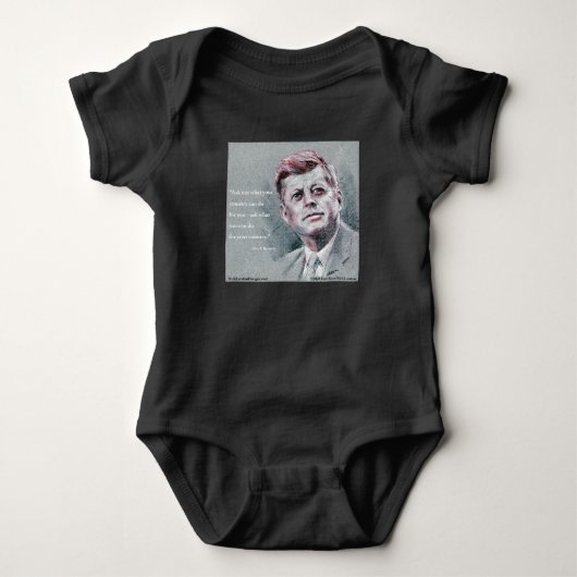 JFK & 名言 ベビーボディスーツ (正面)