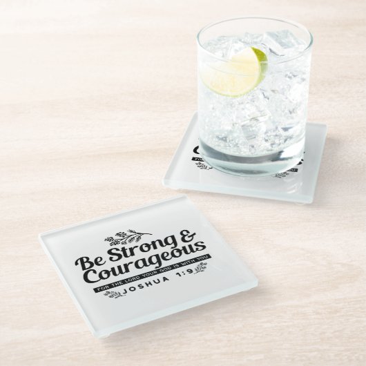 Jo 1:9聖書の聖句デザイン – 強く、勇気ある ガラスコースター (アングル)