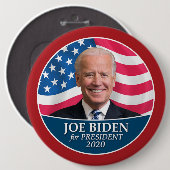 Joeバイデン氏2020アメリカ国旗の赤で撮影縁ど 缶バッジ (正面&裏面)