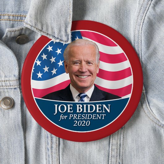Joeバイデン氏2020アメリカ国旗の赤で撮影縁ど 缶バッジ (インサイチュ)