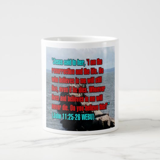 John 11:25-26 WEBU Mug ジャンボコーヒーマグカップ (正面)
