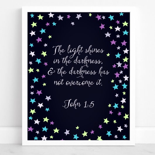 John 1:5 The Light Shines in The Dark Bible Quote ポスター