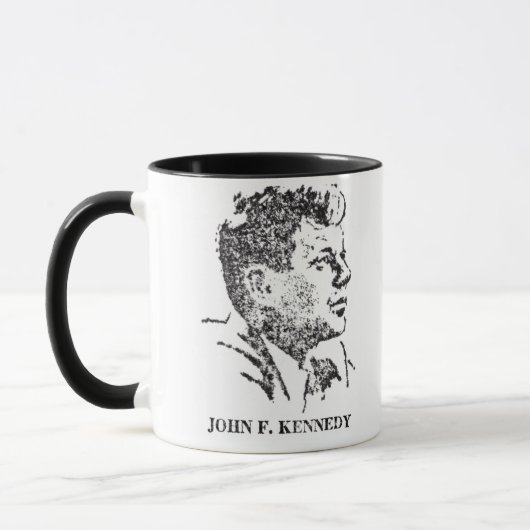 John F. Kennedyの1963年プロフィール マグカップ (左)