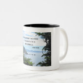 John Muir:「松と松の間に入り口がある」 ツートーンマグカップ (正面右)