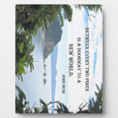 John Muir:「松と松の間に入り口がある」 フォトプラーク (正面)