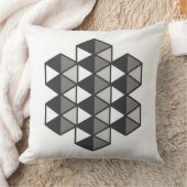 Joined Triangles Throw Pillow クッション (ブランケット)