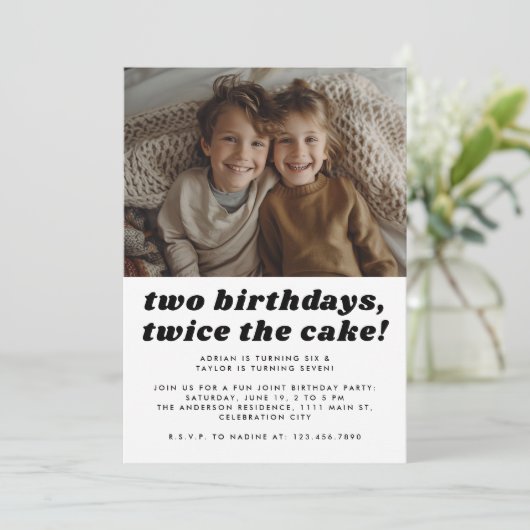 Joint Kids兄弟姉妹誕生日パーティーモダン写真 招待状 (スタンド正面)