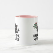 Jolly Snowfall Cute Black Cat Mistletoe Design マグカップ (中央)