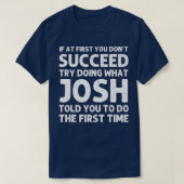 JOSHギフト名パーソナライズされた誕生日おもしろいChristm Tシャツ (デザイン正面)