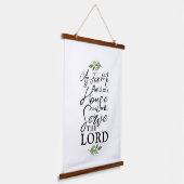 Joshua 24:15葉の緑の木を持つスクリプトフォント 吊り下げ型タペストリー (傾斜あり)