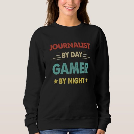 Journalist By Day Gamer By Night  1 スウェットシャツ (正面)