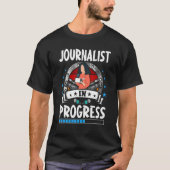Journalist In Progress Trainee Student Tシャツ (正面)