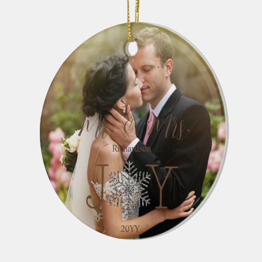 Joy私たちの初めてのクリスマスはMr. & Mrs. 2写真 セラミックオーナメント (左)