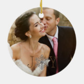 Joy私たちの初めてのクリスマスはMr. & Mrs. 2写真 セラミックオーナメント (裏面)
