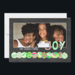 Joy chalkboardフォトカード 招待状<br><div class="desc">このクリスマスを特別に作るポルトSabbia Nataleのフォトカード。家族や友人を驚かせパーソナライズされたて、写真カードを郵送する。多くの違うデザイン、テーマ、印刷オプションを使用して、種類の休日カードのいずれかを作成できる</div>