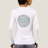 Joy Comes in Waves – ボヘミアン ビーチ トライブレンドTシャツ (背面)