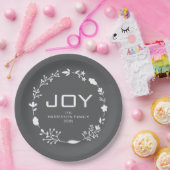 Joy Floral Christmas Wreath Family Custom Name ペーパープレート (パーティー)