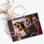 Joy Overlay はっきりした Color Blocksファモダンミリ写真 箔シーズンカード<br><div class="desc">私たちの喜びのバラ金ゴールドフォイルモダンフォトホリデーはっきりしたカードで今年のホリデーシーズンの喜びを広げる。デザインは大きなはっきりしたバラ金ゴールドホイルエレガントレターで「喜び」を特徴とする。2つのフォトプレースホルダと金ゴールドフォイル文字オーバーレイ。紫はっきりした色のブロック家族の署名と年でパーソナライズ。デザイン:Moodthogy Papery</div>