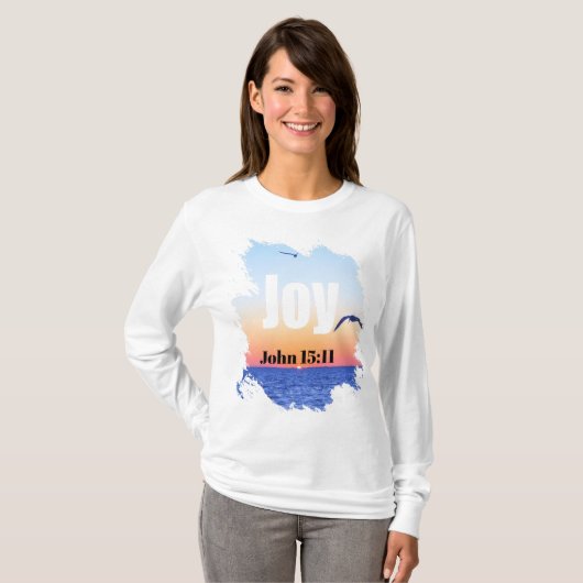 Joy Scripture Glowing Sunset Over Water Tシャツ (正面フル)