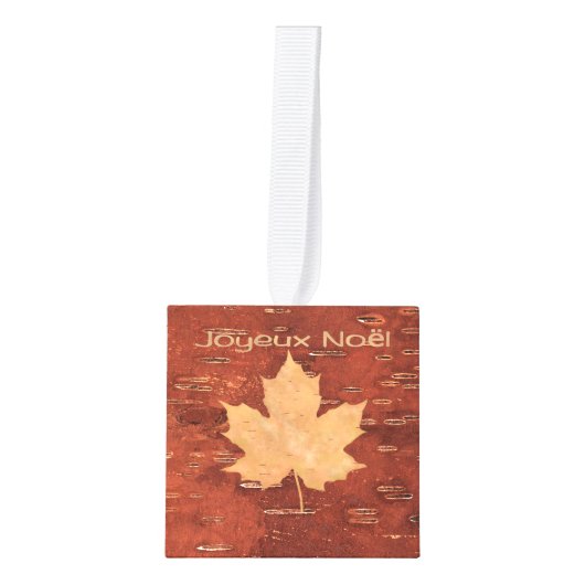 Joyeux Noёl – メイプルリーフオンインナー樺の木樹皮 キューブオーナメント (正面)