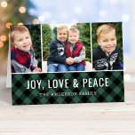 Joyful モダン Green Buffalo Plaid Photo Collage シーズンカード<br><div class="desc">「ミニマルJoy,  Love & Peace」のフォトカードはモダン文字デザイン、3枚の写真とお気に入りのあなたのの挨拶と家族の名前がカードの前面と内側に完全に入った白いカードを備えている。表面には素朴な冬の松/ハンターグリーンと黒いバッファローの格子柄が特徴。写真提供： Two Fish Photography www.twofishphoto.com</div>