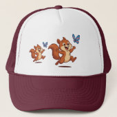 Joyful Chase – Happy Squirrel & Butterfly キャップ (正面)