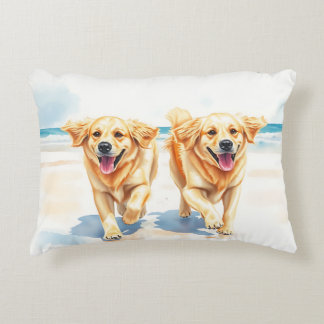 Joyful Golden Retrievers on the Beach – Watercolor アクセントクッション