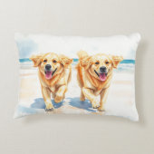 Joyful Golden Retrievers on the Beach – Watercolor アクセントクッション (裏面)