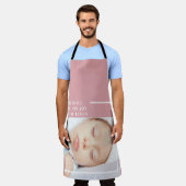 Joyful Momentsコレクション:ピンクのベビー写真 エプロン (着用した状態)