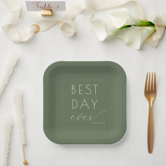 Joyful Olive Green Typographic Wedding Plates ペーパープレート (ウェディング)