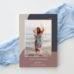 Joyful Shades Vertical Photo Hanukkah 箔シーズンカード<br><div class="desc">柔らかいエレガント地球の色調の形状の背景に独身の縦型またはポートレート型の写真を配オーガニック置したシックでハヌカーのカードデザイン。あなたの家族の名前とカスタムハヌカーのグリーティングでパーソナライズこれらの自然の休日の写真カードに完璧な仕上げtouchのためにインスパイアの下にす。</div>