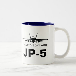 JP-5によってすごいスズメバチF/A-18Cのマグとの日始めて下さい ツートーンマグカップ