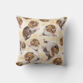 Judgemental Kitten クッション (正面)