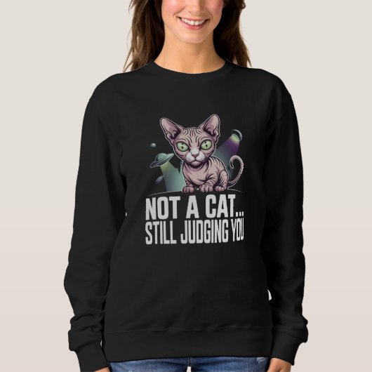 Judging Sphynx Cat UFO Alien Sarcastic Art スウェットシャツ (正面)