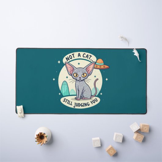 Judging Sphynx Cat UFO Sarcastic Cartoon Art デスクマット (キッズテーブル)