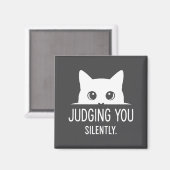 Judging You Silently - Funny Cat  マグネット (正面/裏面)
