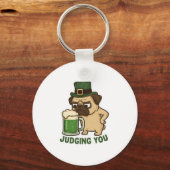 Judgy Funny Pug St.Patrick's Day キーホルダー (正面)