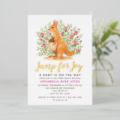 Jump For Joy Cute Kangaroo Girl Baby Shower 箔招待状 (立ち正面)
