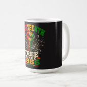 Juneteenth Free Since 1865 拳を上げる コーヒーマグカップ (正面右)
